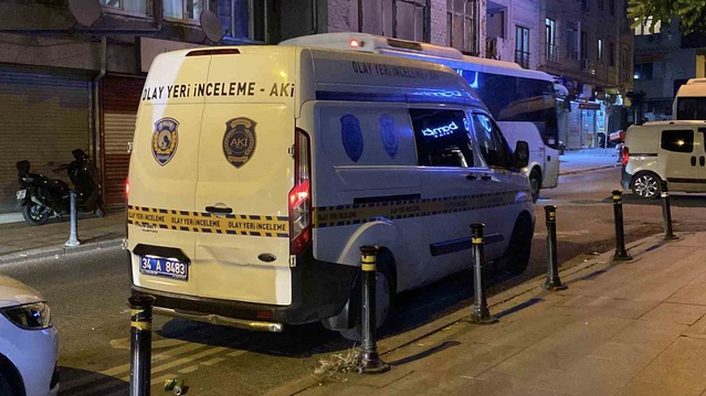 Zeytinburnu'nda silahlı kavgada mermilerden biri daireye girdi, ölen yaralanan olmadı