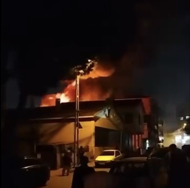 Beykoz'da kulübe yangını 2 binaya sıçradı, bir otomobil ve bir minibüs kullanılamaz oldu