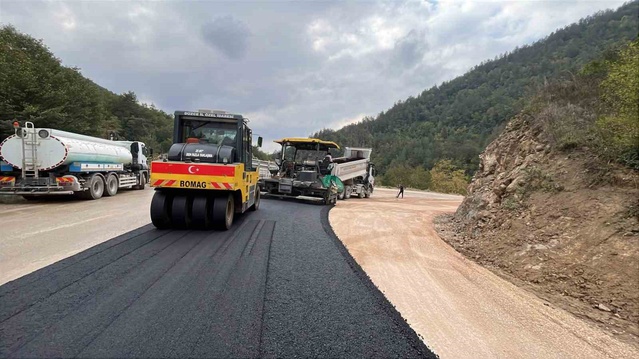 Yedigöller yolunda bu yıl 5 kilometrelik asfalt 16 köyün grup yolunu ilgilendiriyor