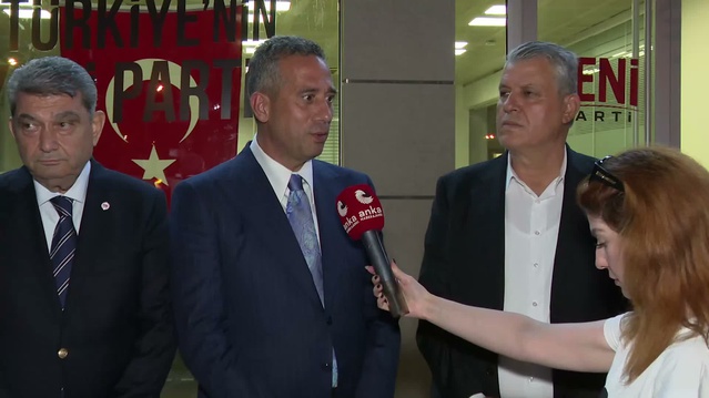 YENİ Parti heyeti, Mersin'de gözaltına alınan belediye başkanlarına destek için gitti