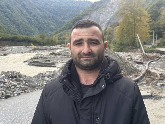 Sakarya Karapürçek'te taşan dere yatağına alındı, mahalleli evlerine giremiyor
