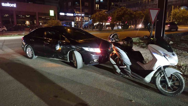 Adıyaman'da kavşak yakınında motosiklet ile otomobil çarpıştı, 1 kişi yaralandı
