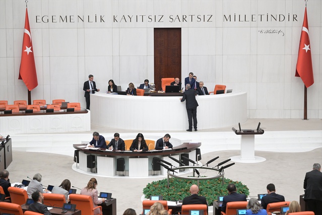 Grup başkanvekilleri sel ve fonu tartıştı, Abdulhamit Gül Mekke anlaşmasını savundu
