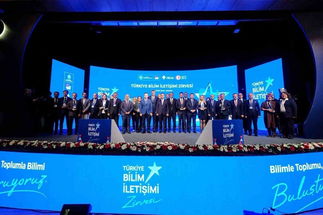 TÜBİTAK'ın ilk 4006 teşvik ödülünde Türkiye birincisi Eti Sosyal Bilimler Lisesi oldu
