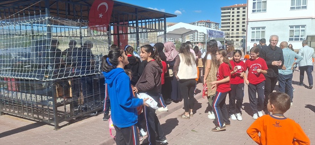 Beypazarı'nda "Bir Okul Bin Umut Gazze" kermesleri sürüyor