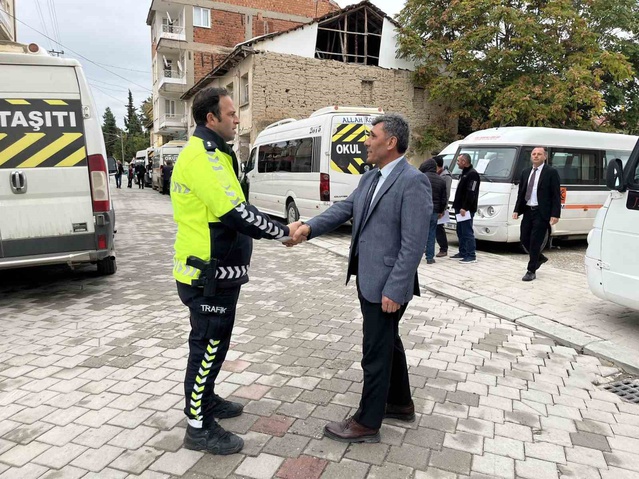 Denizli Çivril'de okul servisleri emniyet ve jandarma trafik ekiplerince denetlendi