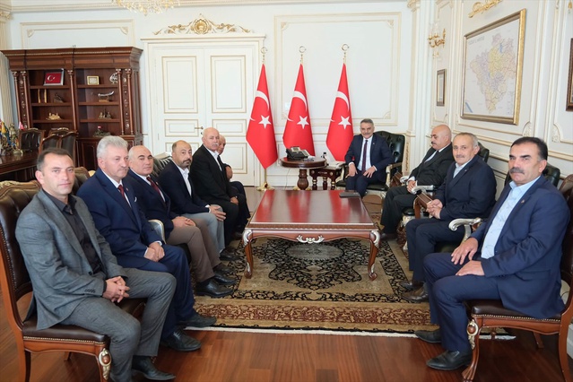Yozgat Valisi Özkan, Muhtarlar Günü'nde muhtarları makamında kabul etti