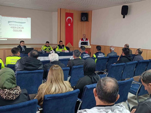 Samsun Ladik'te servis şoförlerine güvenli öğrenci taşıma kuralları anlatıldı