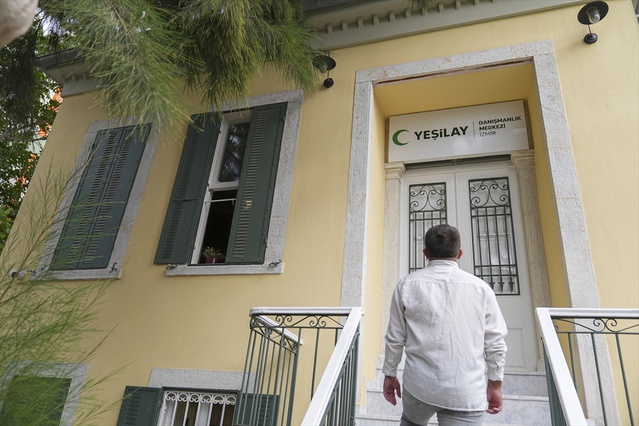 Denizli ve İzmir'de sigarayı bırakanlar, daha rahat nefes aldıklarını söyledi