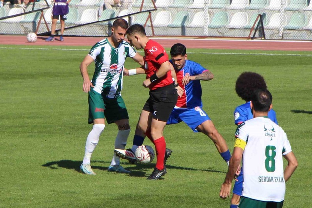 Amasyaspor, sahasında Silivrispor'u 2-1 mağlup etti, bir golü Mücahit Çakır attı