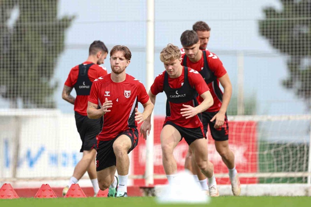 Samsunspor, Nuri Asan Tesisleri'nde Kasımpaşa mesaisini sürdürdü
