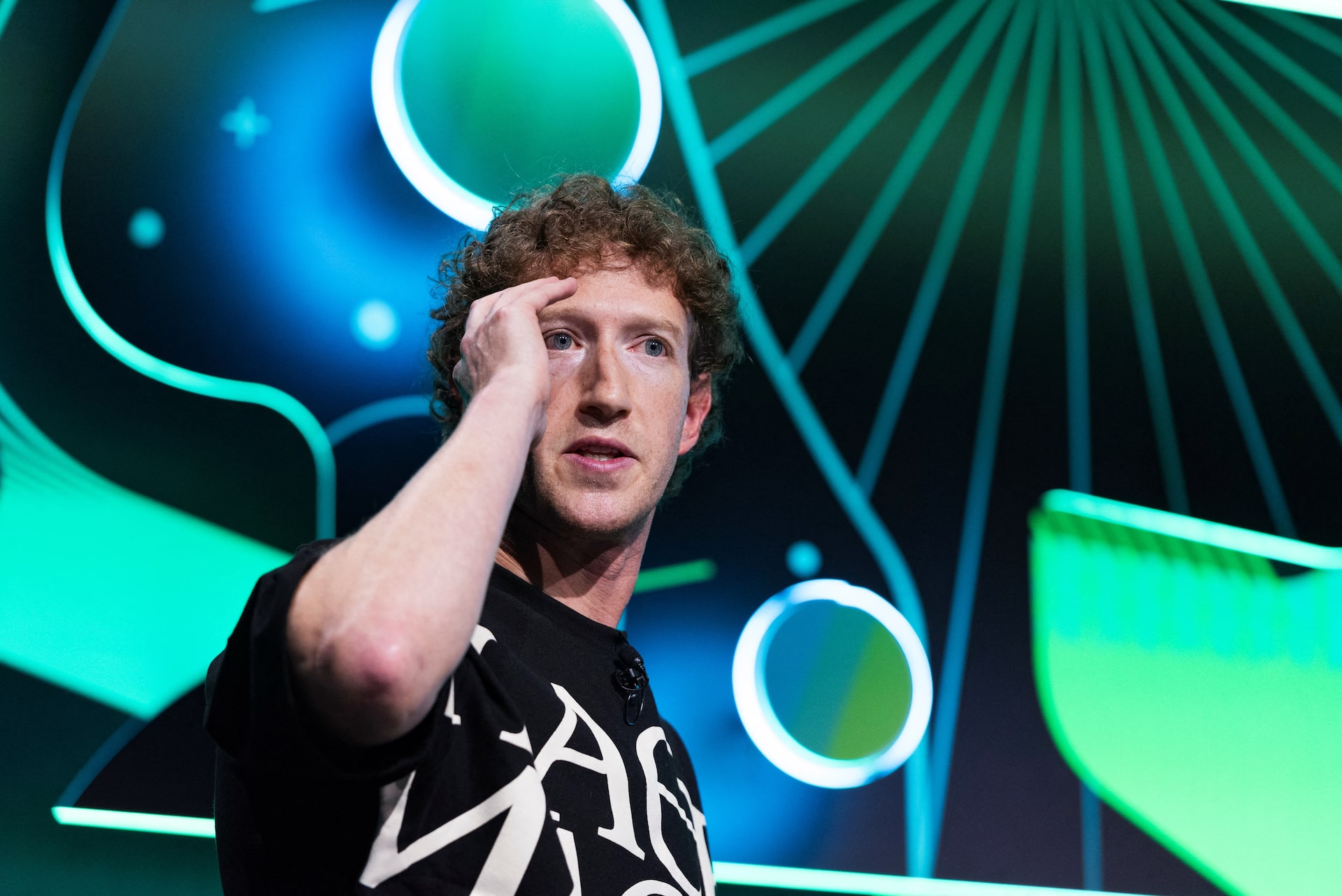 Serveti tehlikeye girdiği için taşınmayı planlıyordu. Mark Zuckerberg Silikon Vadisi'nden kaçamadı