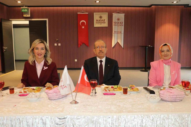 Bursa'da meme kanseri seminerinde erken teşhisin hayat kurtardığı vurgulandı
