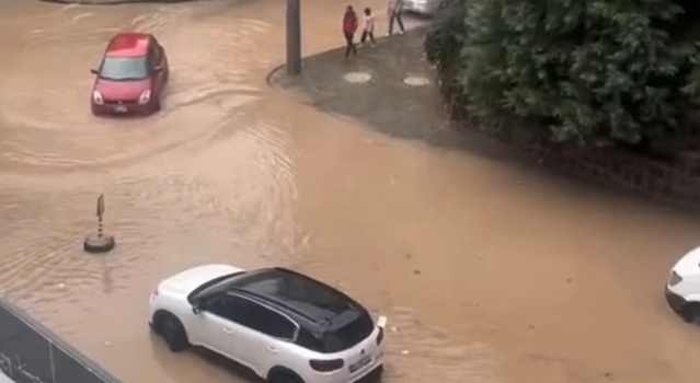 Gaziantep'te sağanak otoyolda ve kent merkezinde yaralanmalı kazalara yol açtı
