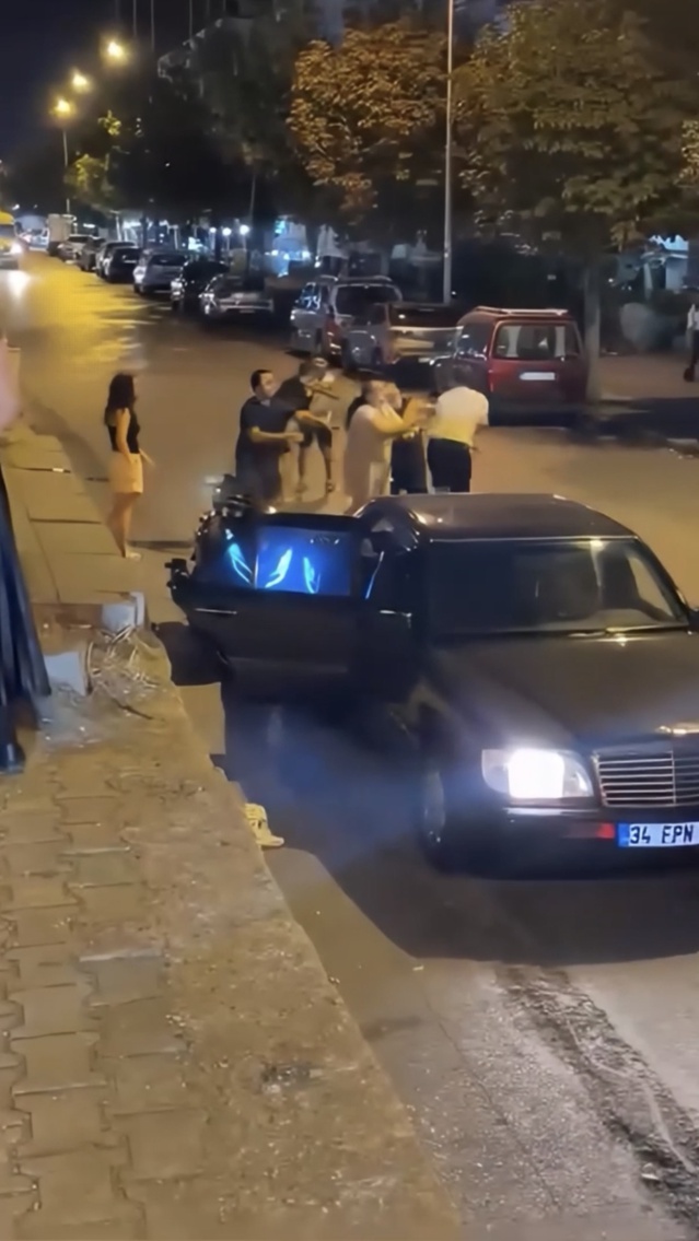Büyükçekmece'de motosiklet sürücüsü kadına küfredince eşiyle tekme yumruk kavga çıktı