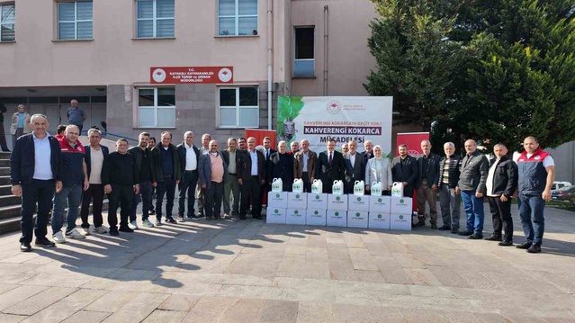 Düzce İl Tarım ve Orman Müdürlüğü Kaynaşlı'da 27 muhtara kokarca ilacı dağıttı