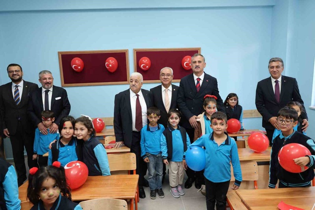 Ağrı Eleşkirt'te ilkokul açıldı, aynı törenle kadın taziye evi hizmete girdi