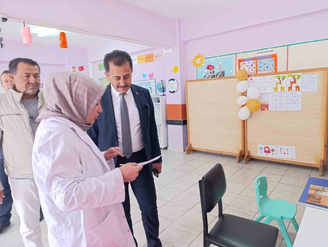 Bolvadin Milli Eğitim Müdürü Keleş, Bayramer Okulu'nda projeleri değerlendirdi