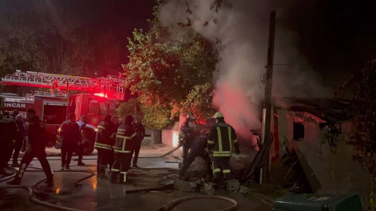 Müstakil evin odunluğu alevlere teslim oldu