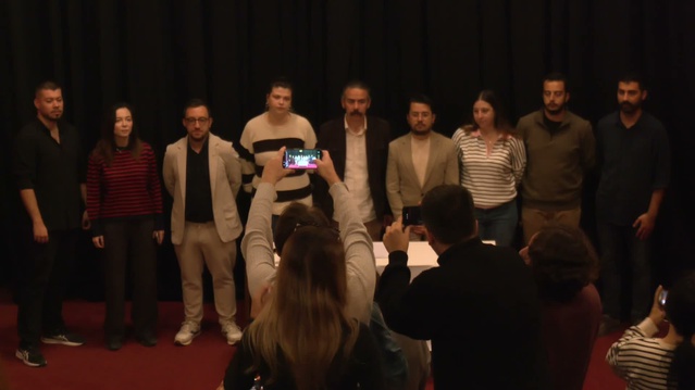 İzmir'de Manşetiz'den çıkarılan 12 gazeteci Kod 48'in kaldırılmasını istedi