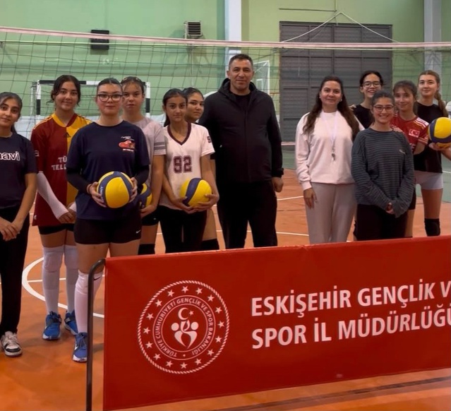 Beylikova'da voleybol kursuna 54 kursiyer katılıyor, Gençlik Merkezi 900 üyeyi geçti