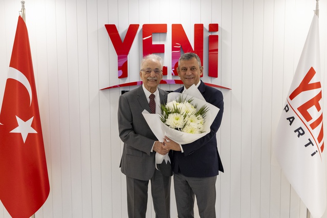 Murat Karayalçın YENİ Parti'ye katıldı: Eski Başbakan Yardımcısı CHP'yle yollarını ayırdı