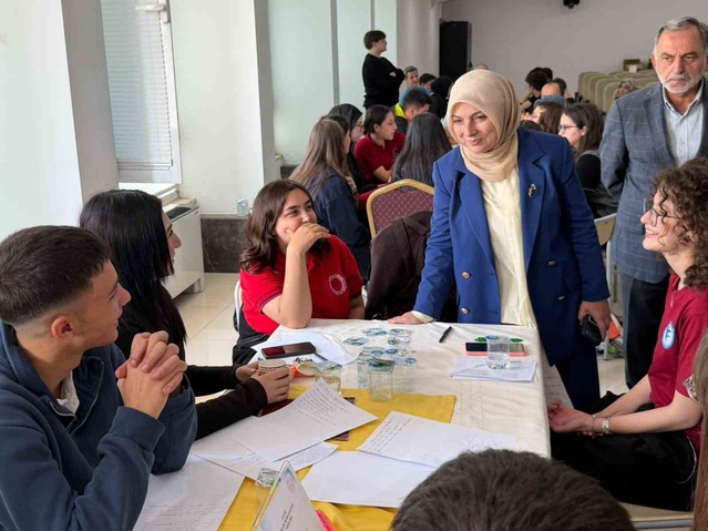 Düzce'de lise öğrencileri çalıştayda Gençlik İklim Bildirgesi'ne katkı sağladı