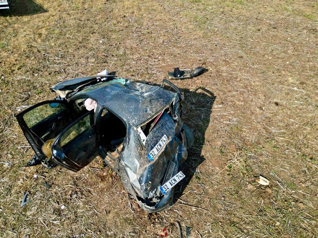 Afyonkarahisar Bolvadin'de otomobil tarlaya girip takla attı, sürücü yaralı kurtuldu