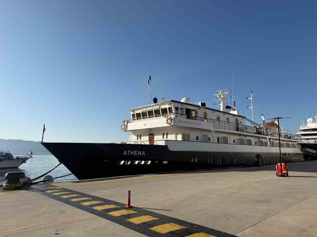 Bodrum'a aynı gün yanaşan üç kruvaziyer gemisi ilçeye 650 yolcu getirdi