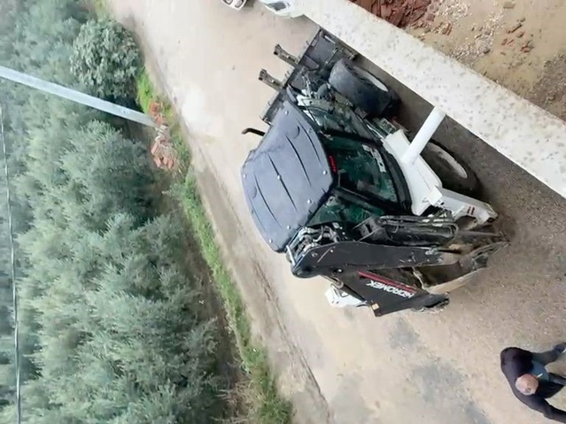 Bursa Mudanya Ayazma'da yıkım kararına vatandaşlar tepki gösterdi, çatılara çıktılar