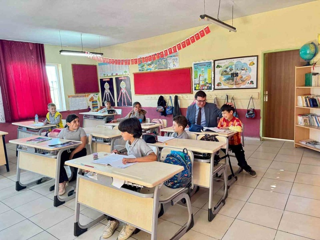 Aydın Bozdoğan'da Kaymakam Sözen, Yaka İlkokulu ve Anaokulu'nda öğrencilerle buluştu