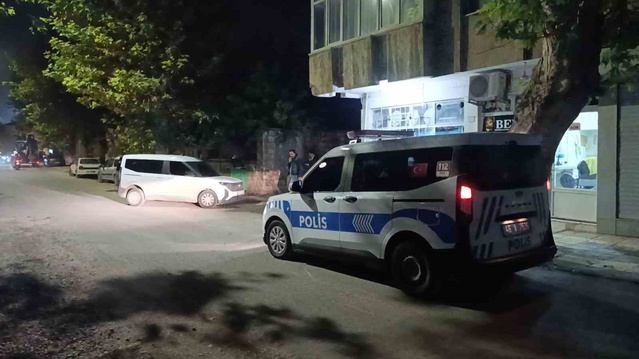 Selam söyledikleri kıza saldırdıktan sonra 75 bin lirasını gasp ettiler