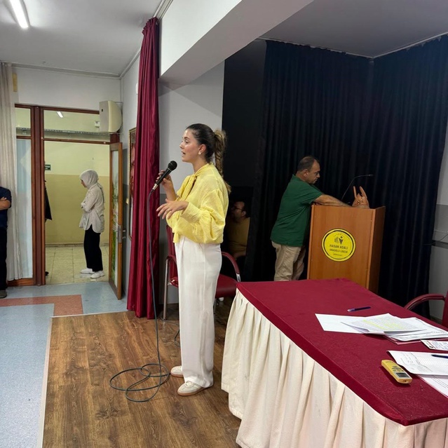 Aile Eğitim Programı kapsamında Adana'da lise velilerine medya eğitimi verildi