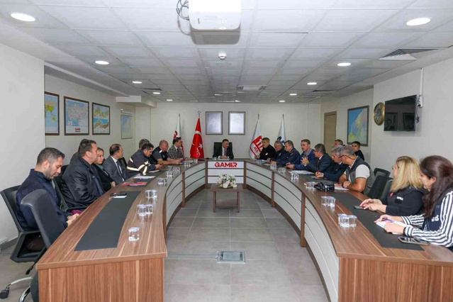 Zonguldak'ta yoğun yağış sürerken Vali Hacıbektaşoğlu GAMER'den sahayı izledi