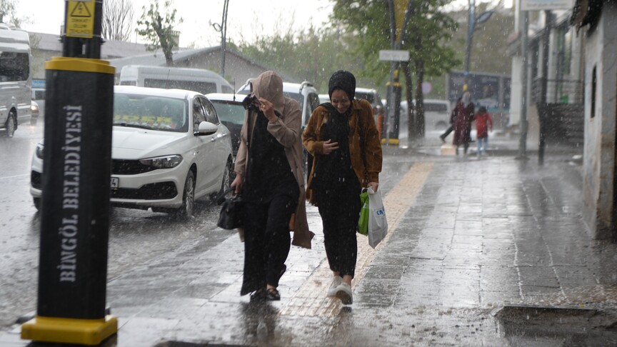 Yurdun doğu kesimleri için gök gürültülü sağanak uyarısı