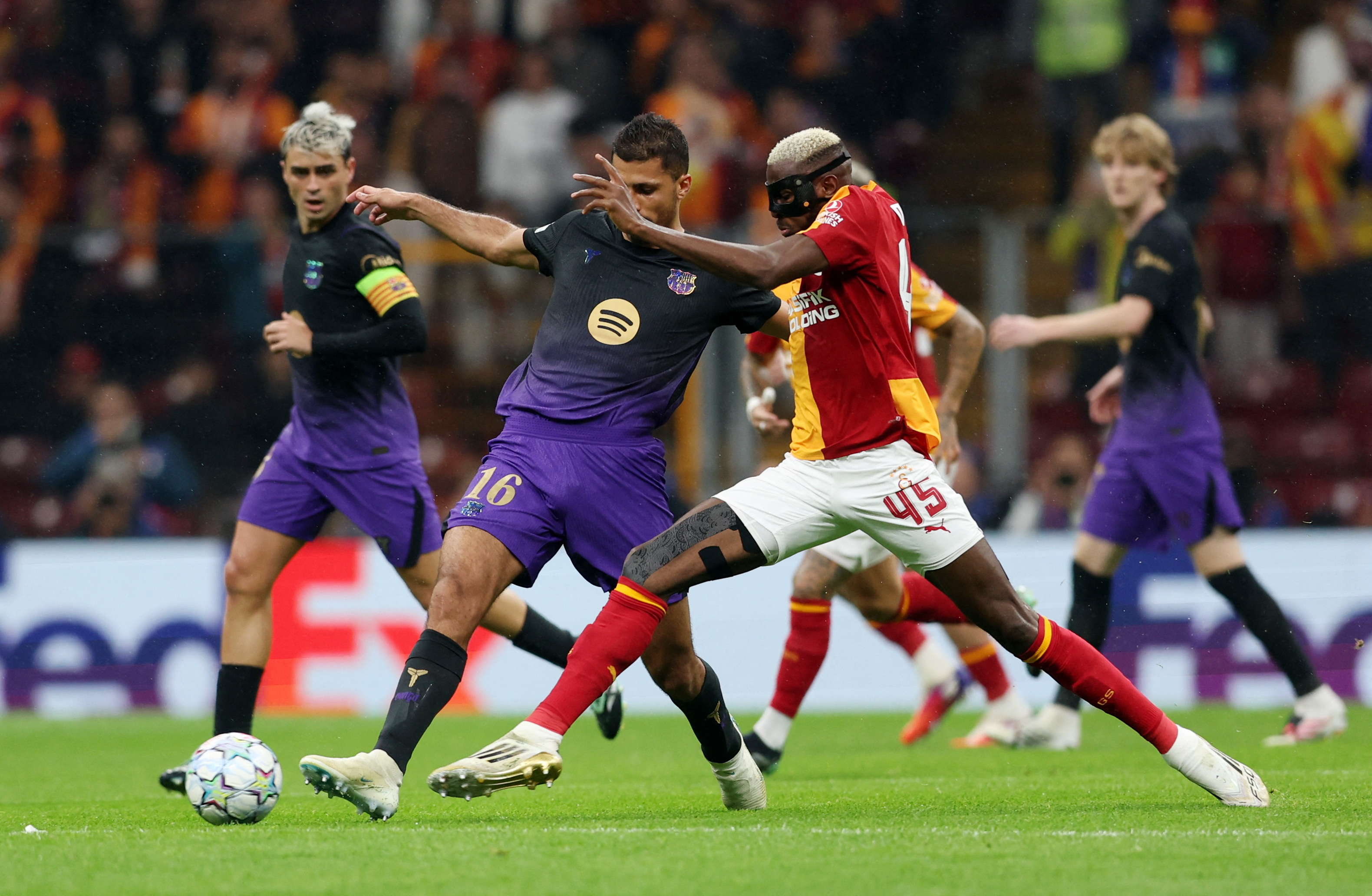 Dünya, Galatasaray-Barcelona maçını konuşuyor. "Cehennemde soğukkanlılık"