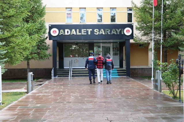 Bayburt'ta 9 yıl 2 ay 15 gün hapis cezası olan şüpheli yakalanıp cezaevine gönderildi