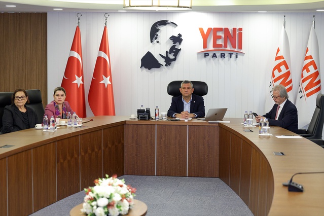 Özgür Özel, Sosyalist Enternasyonal Başkanlık Divanı toplantısına çevrim içi katıldı