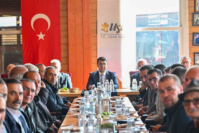 Uşak Valisi Kartal, Muhtarlar Günü'nde muhtarları mesai arkadaşı olarak niteledi