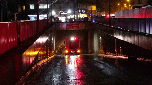 Malatya’da sağanak yağış nedeniyle altgeçit kapatıldı
