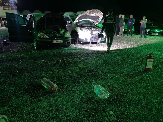 Antalya Serik'te galeride 6 aracı yakan şüpheli emniyete teslim oldu