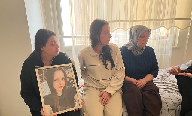 Gökçe Alkan'ın ailesi Bursa Karacabey'de adalet ve aydınlatma çağrısı yaptı