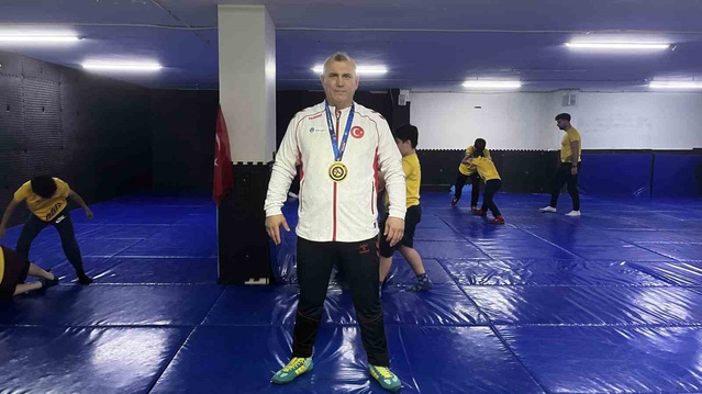 Nazmi Kahveciler 50 yaşında dünya şampiyonu oldu, üçüncü altını hedefliyor