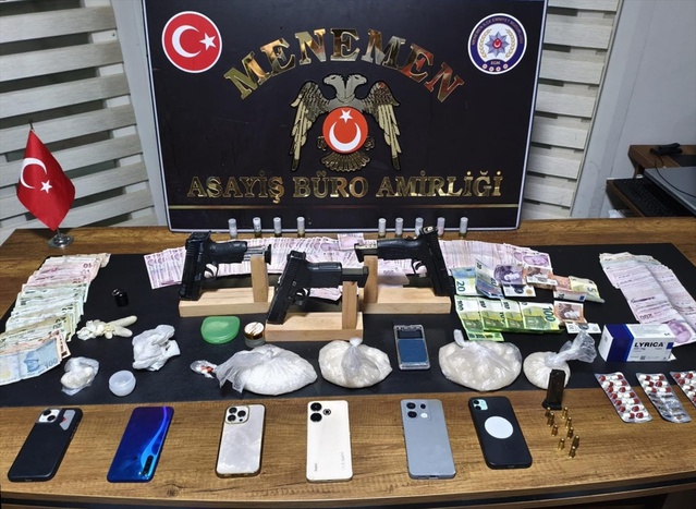 İzmir Menemen'de uyuşturucu operasyonunda 5 kişi gözaltına alındı, 3 tabanca bulundu