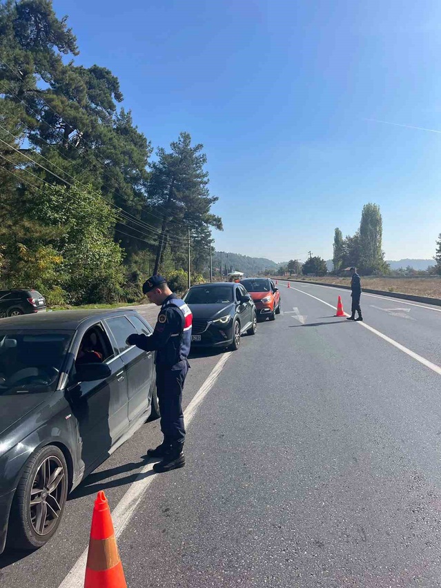 Jandarma Muğla'da 27 bin 741 aracı denetledi, 264 aracı trafikten men etti