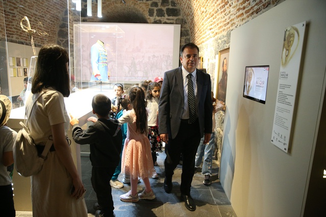 Kars'ta öğrenciler 'Şehrimi Tanıyorum' projesiyle kentin tarihini yerinde öğreniyor