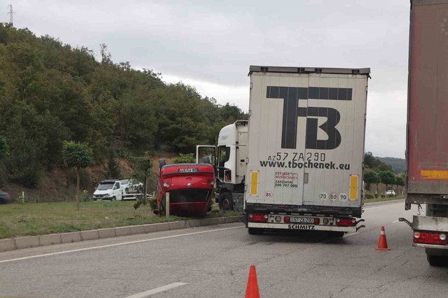 Samsun Kavak'ta tır ile otomobil çarpıştı, takla atan araçta 1 kişi yaralandı