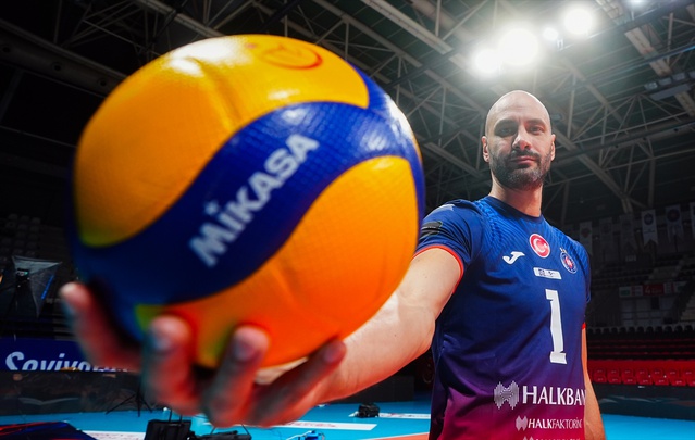 Stoytchev Halkbank'ın hedeflerini anlattı, Kaziyski Ankara'da memnun olduğunu söyledi