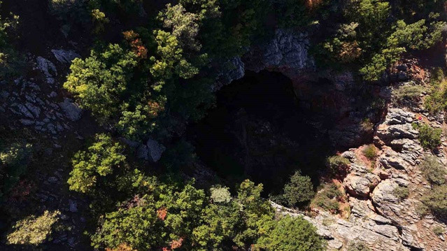 Giresun Alucra'da 80 doğasever obruğun derinliğine inip yer altı göletini gördü