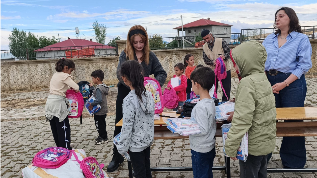 Ankara'da görevli polis memuru köy çocuklarına umut oluyor